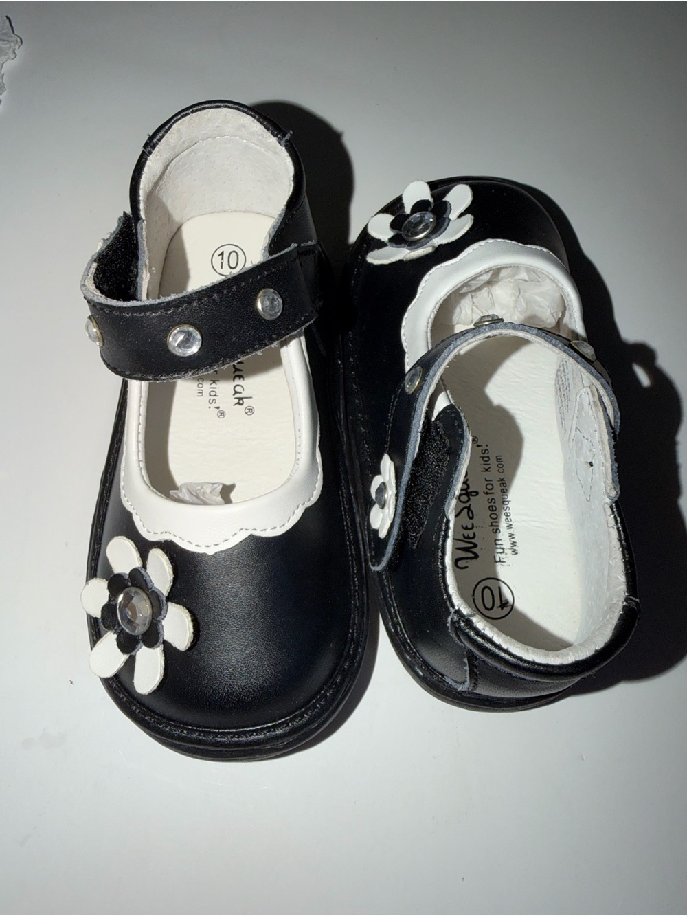 NWT Wee Squeak Black White Flower Squeaker Mary Janes | Size 10